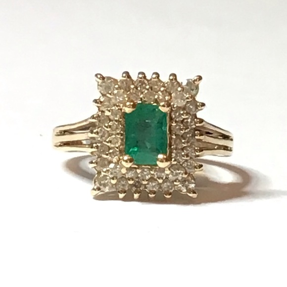 EMERALD AND DIAMOND COCKTAIL RING - Picture 2 of 7